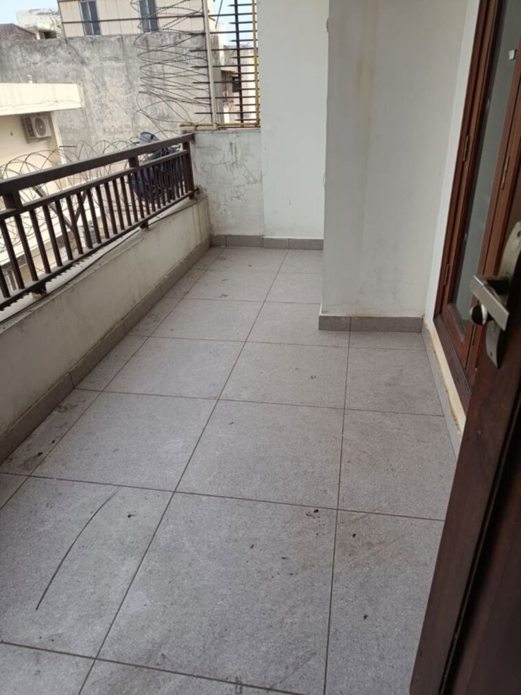 Balcony, naraina 2 Bedroom 150 Sq.Yd. Builder Floor In Naraina Delhi 10478270