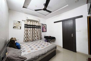 Bedroom in 2.5 BHK Apartment at Ellisbridge – for Sale