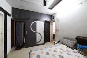 Bedroom in 2.5 BHK Apartment at Ellisbridge – for Sale