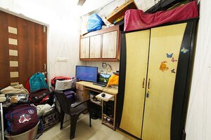 Team Area in 2.5 BHK Apartment at Ellisbridge – for Sale