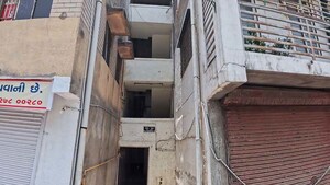 Kitchen in 2.5 BHK Apartment at Ellisbridge – for Sale