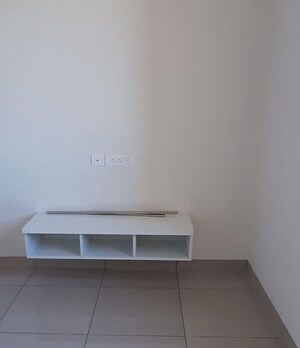 Furnished Amenities in 1 BHK Apartment at Prestige Royale Gardens, Gantiganahalli – for Rent