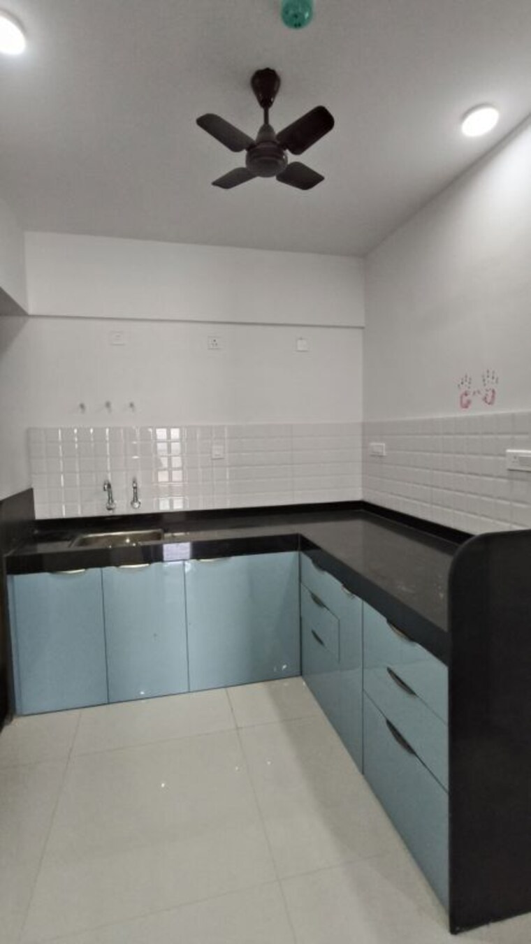 Kitchen, wadgaon sheri 2.5 Bedroom 1000 Sq.Ft. Apartment In Wadgaon Sheri Pune 10478337