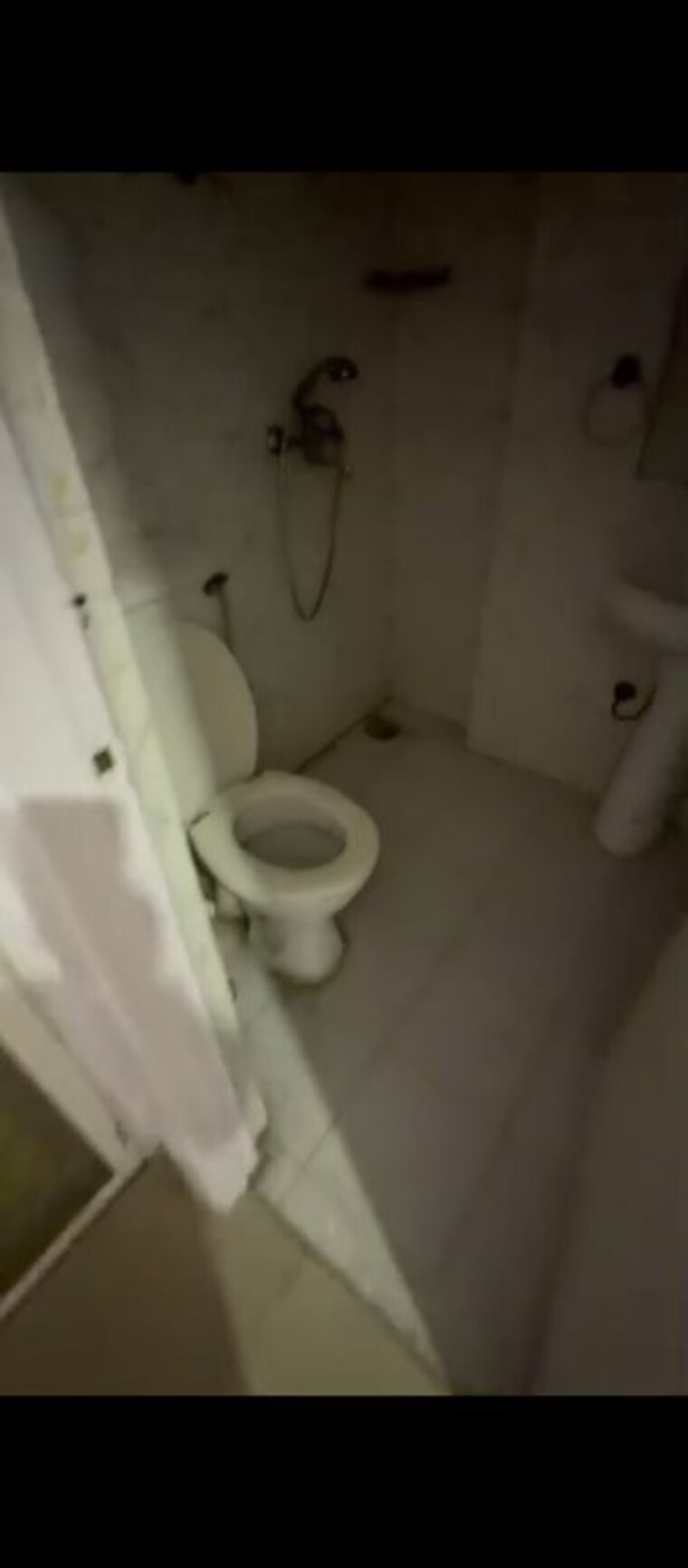 Bathroom, gaur-city-2-12th-avenue 3 Bedroom 1320 Sq.Ft. Apartment In Sector 16c Greater Noida Greater Noida 10478345