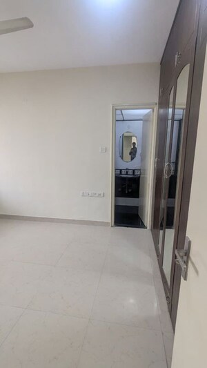 Room in 2 BHK Apartment at Piramal Mahalaxmi, Mahalaxmi – for Rent