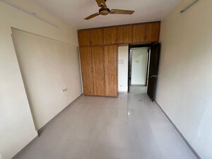 Room in 3 BHK Apartment at Starwing Katyayni Residency, Andheri East – for Rent