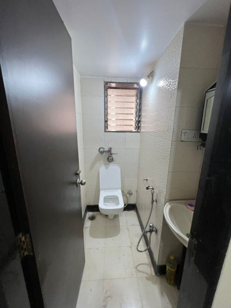 Bathroom, starwing-katyayni-residency 3 Bedroom 1350 Sq.Ft. Apartment In Andheri East Mumbai 10478338