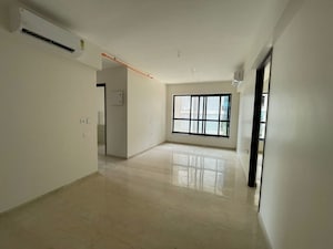 Room in 2 BHK Apartment at Kalpataru Magnus, Bandra East – for Rent