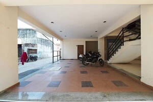 Parking in 2 BHK Apartment at Ellisbridge – for Sale