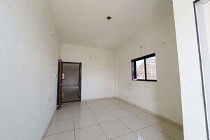 Room in 2 BHK Apartment at Ellisbridge – for Sale
