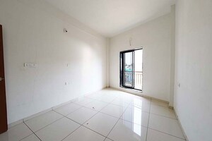 Room in 2 BHK Apartment at Ellisbridge – for Sale
