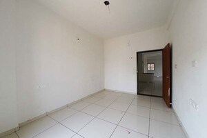 Room in 2 BHK Apartment at Ellisbridge – for Sale