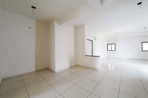 Room in 2 BHK Apartment at Ellisbridge – for Sale