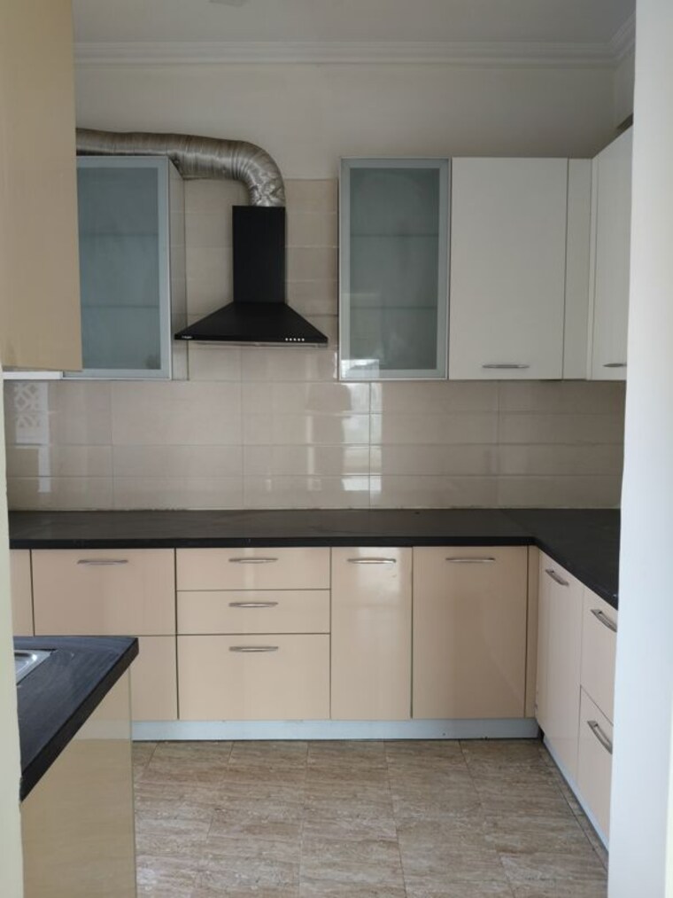 Kitchen, shree-vardhman-victoria 3 Bedroom 1950 Sq.Ft. Apartment In Sector 70 Gurgaon 10478357