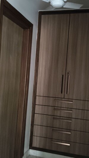 Building Lobby in 4 BHK Builder Floor at Sector 27 – for Rent
