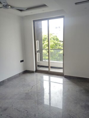 Room in 3 BHK Builder Floor at Defence Colony – for Rent