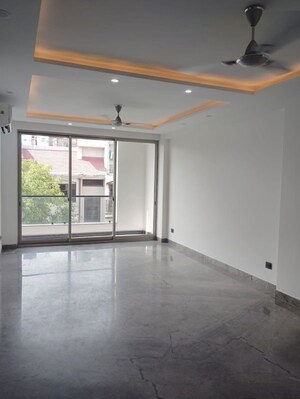 Room in 3 BHK Builder Floor at Defence Colony – for Rent