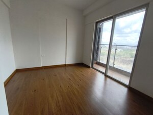Room in 2 BHK Apartment at Gera Planet Of Joy, Kharadi – for Rent