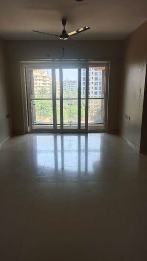 Room in 3 BHK Apartment at RNA Continental, Chembur – for Rent