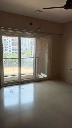 Room in 3 BHK Apartment at RNA Continental, Chembur – for Rent