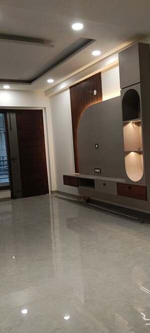 Furnished Amenities in 4 BHK Builder Floor at Sector 85 – for Sale