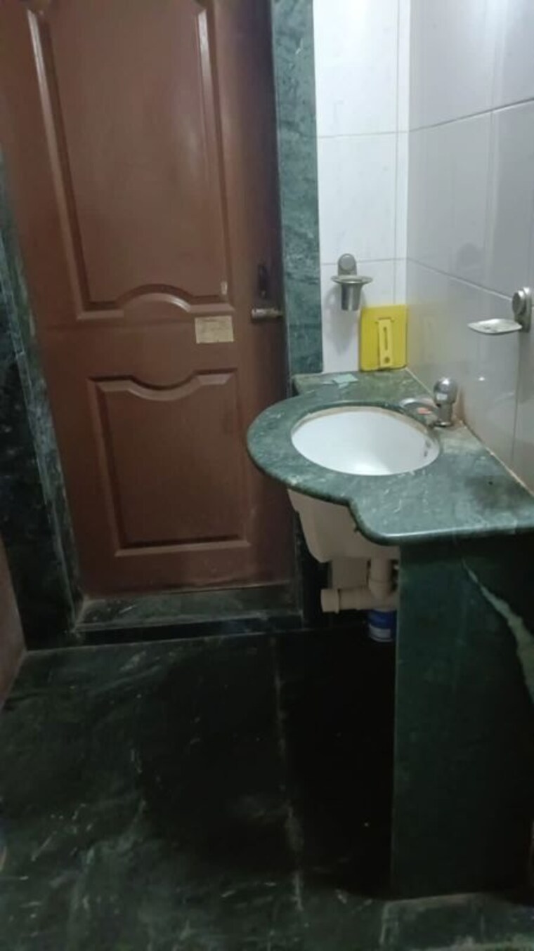 Bathroom, porvorim 2 Bedroom 1000 Sq.Ft. Builder Floor In Porvorim Goa 10478489