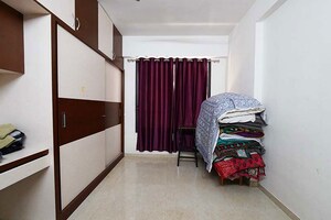Bedroom in 2 BHK Apartment at Ellisbridge – for Sale