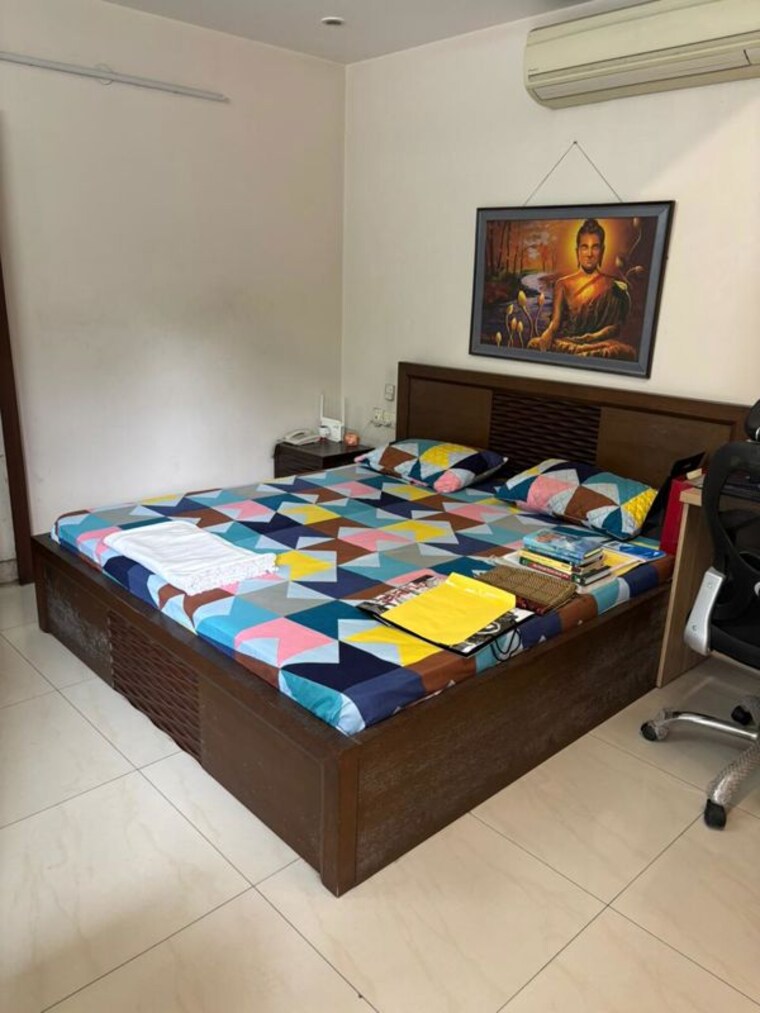 Bedroom, safdarjung development area 2 Bedroom 200 Sq.Yd. Builder Floor In Safdarjung Development Area Delhi 10478493