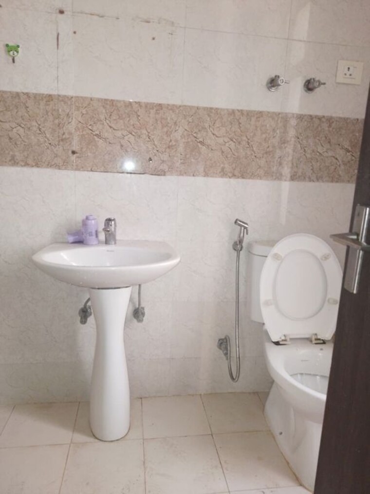 Bathroom, supertech-eco-village-ii 3 Bedroom 1464 Sq.Ft. Apartment In Sector 16b Greater Noida Greater Noida 10451766