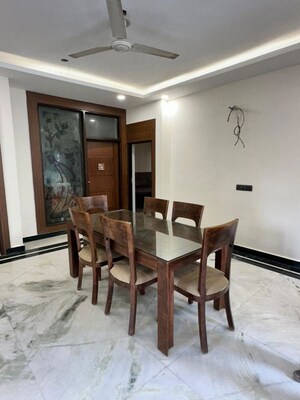 Gym in 3 BHK Builder Floor at South City 1 – for Rent
