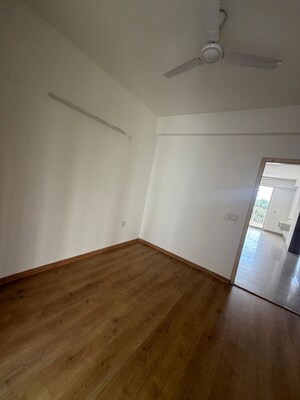 Room in 3 BHK Apartment at Emaar Gurgaon Greens, Sector 102 – for Rent