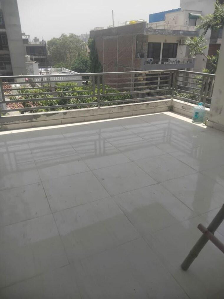 Balcony, sector 48 2.5 Bedroom 351 Sq.Ft. Builder Floor In Sector 48 Faridabad 10478529
