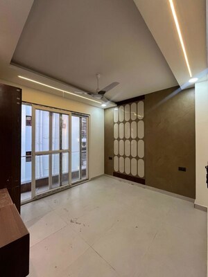 Room in 3 BHK Builder Floor at Laxman Chowk – for Sale