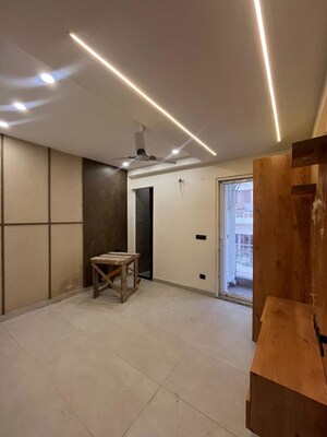 Room in 3 BHK Builder Floor at Laxman Chowk – for Sale