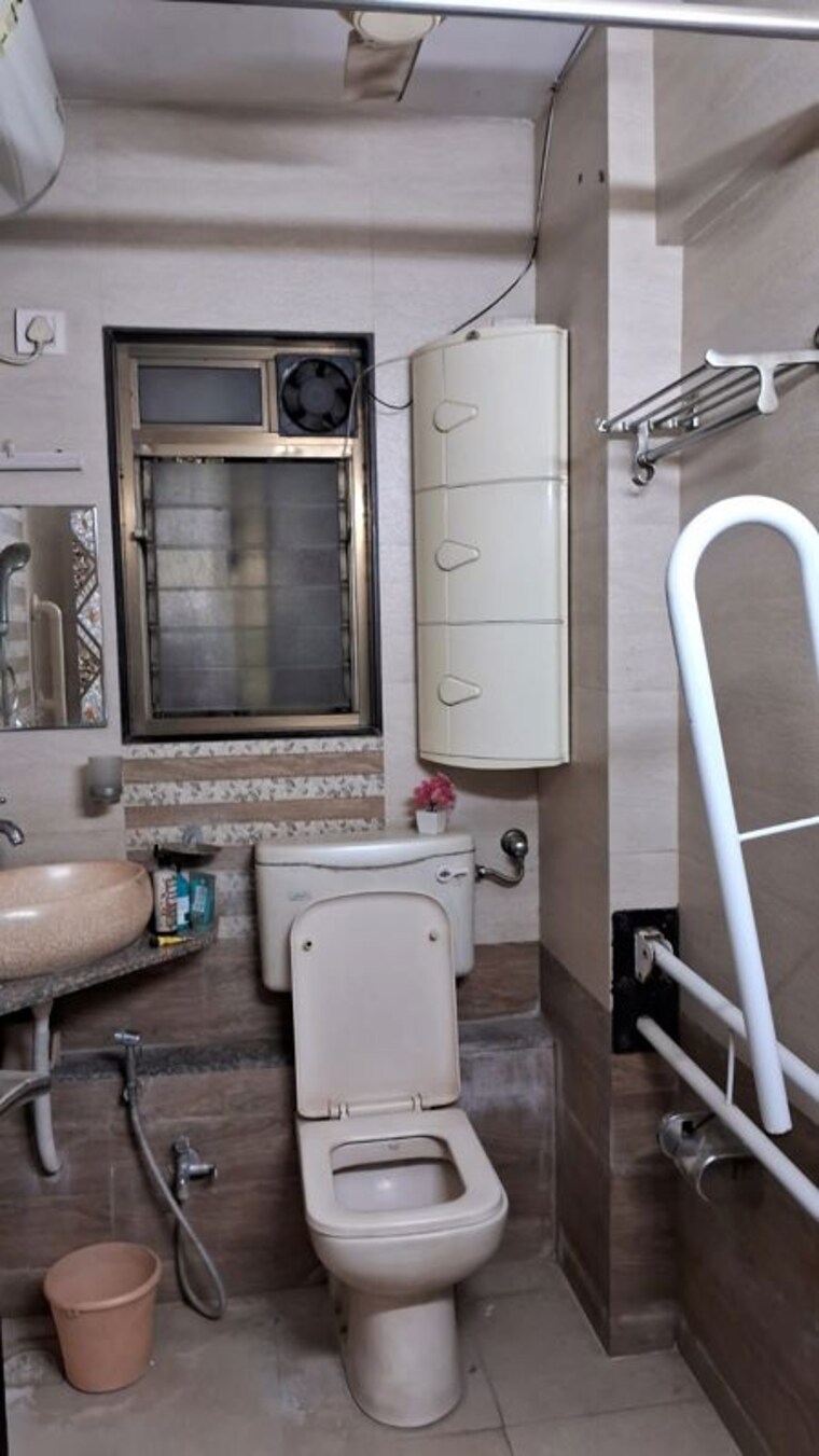Bathroom, akshaya-plaza 2 Bedroom 720 Sq.Ft. Apartment In Chembur Mumbai 10478479