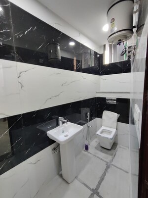 Team Area in 1 BHK Builder Floor at Laxman Chowk – for Sale