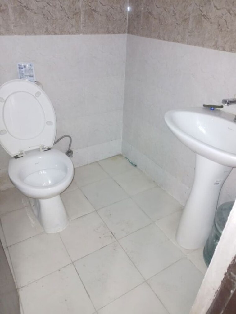 Bathroom, supertech-eco-village-ii 2 Bedroom 890 Sq.Ft. Apartment In Sector 16b Greater Noida Greater Noida 10478566