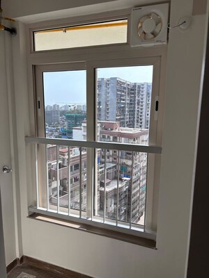 Room in 1 BHK Apartment at Kalpataru Vivant, Jogeshwari East – for Rent