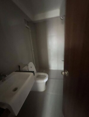 Bathroom in 3.5 BHK Apartment at Indiabulls One Indiabulls, Pokhran Road No Two – for Rent