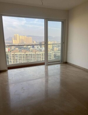 Room in 3.5 BHK Apartment at Indiabulls One Indiabulls, Pokhran Road No Two – for Rent