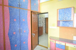 Room in 3 BHK Apartment at Prahlad Nagar – for Rent