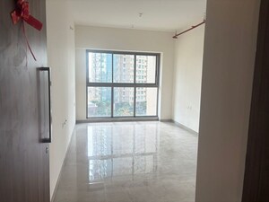 Room in 2 BHK Apartment at Sheth Auris Bliss, Malad West – for Rent