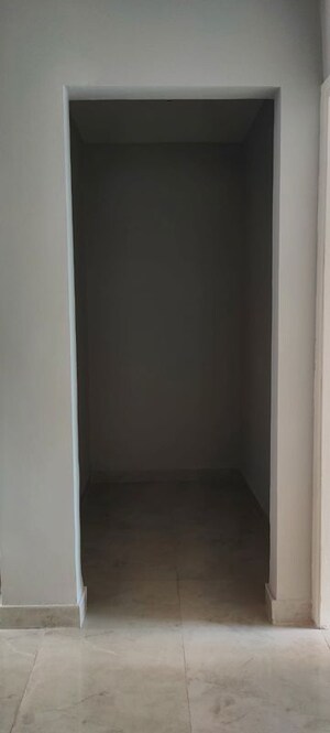 Room in 3.5 BHK Apartment at Signature Global City, Sector 37d – for Rent