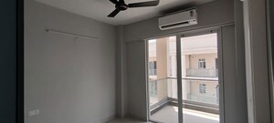Room in 3.5 BHK Apartment at Signature Global City, Sector 37d – for Rent