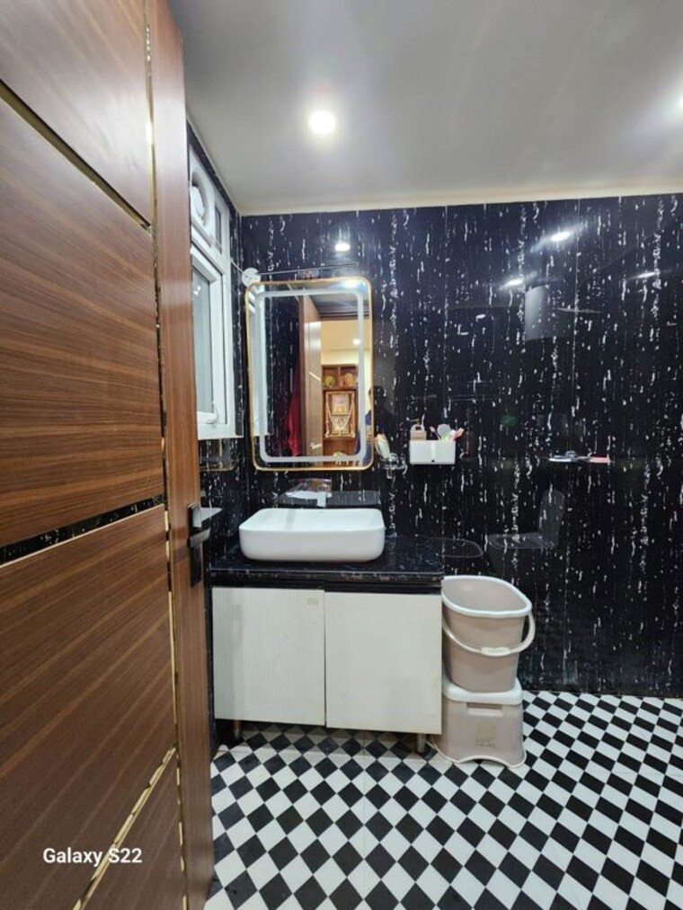 Bathroom, sultanpur 3 Bedroom 170 Sq.Yd. Builder Floor In Sultanpur Delhi 10478687