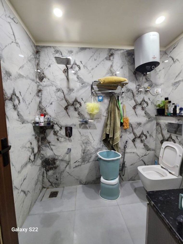 Bathroom, sultanpur 3 Bedroom 170 Sq.Yd. Builder Floor In Sultanpur Delhi 10478687