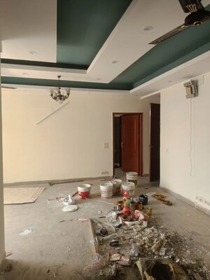 Room in 3 BHK Apartment at Amrapali Silicon City, Sector 76 – for Rent