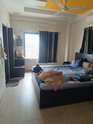 Bedroom in 3 BHK Apartment at Ellisbridge – for Rent