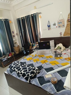 Team Area in 3 BHK Apartment at Ellisbridge – for Rent