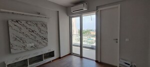 Room in 3.5 BHK Apartment at Sector 37d – for Rent